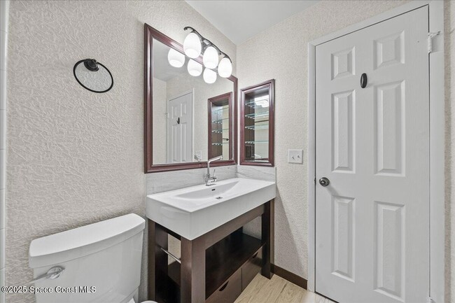 Building Photo - 201 St Lucie Ln