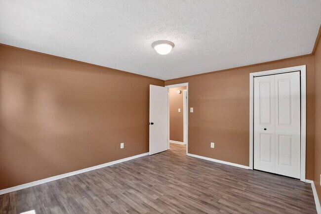 Building Photo - 22929 Town Creek Dr