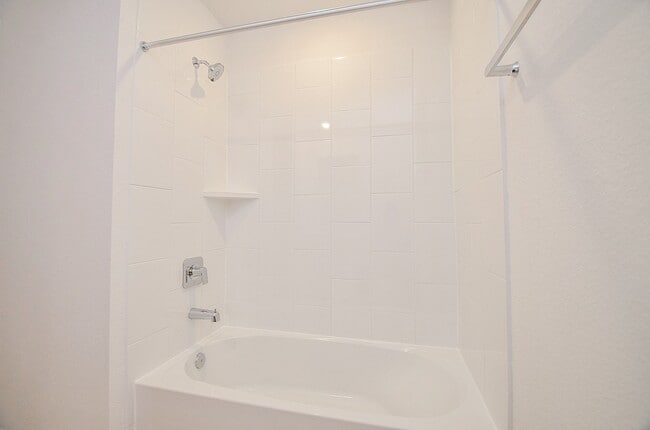 Building Photo - 31134 Royal Acrs Ct