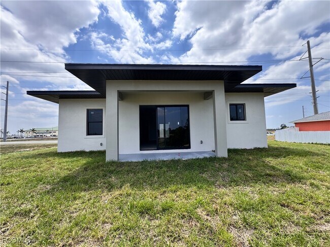 Building Photo - 1247 Kismet Pkwy W