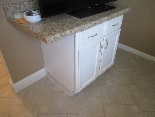 Building Photo - 106 Lake Dora Dr