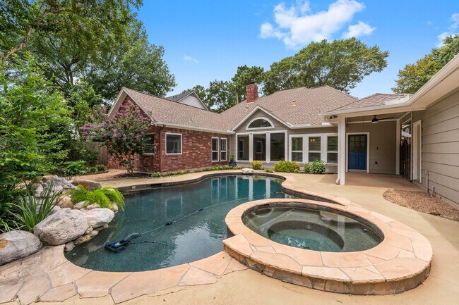 Building Photo - 165 W Shadowpoint Cir