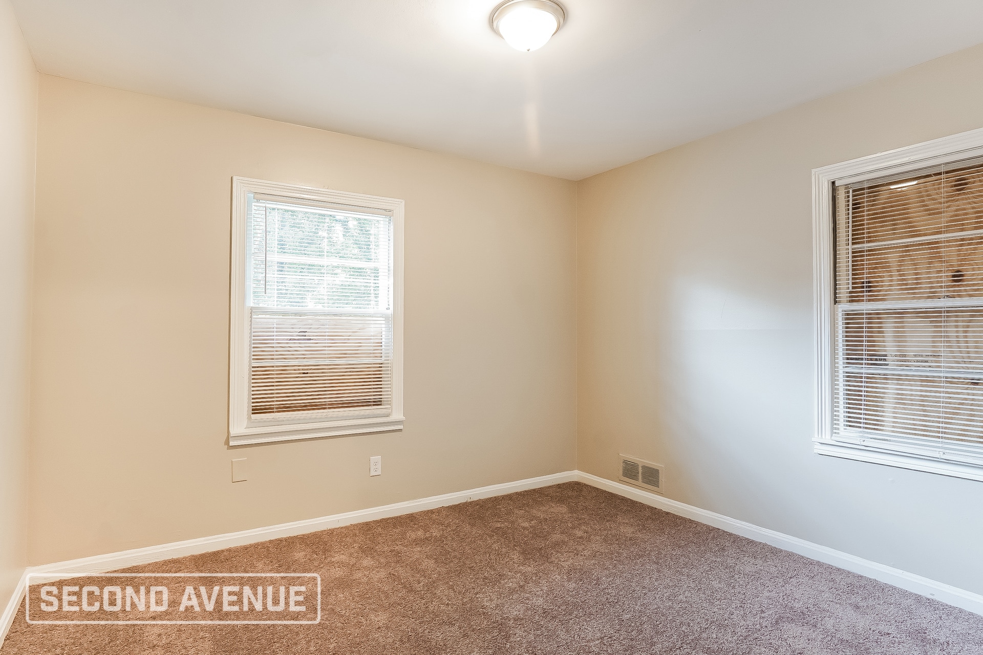 Building Photo - 9725 Red Ln Dr