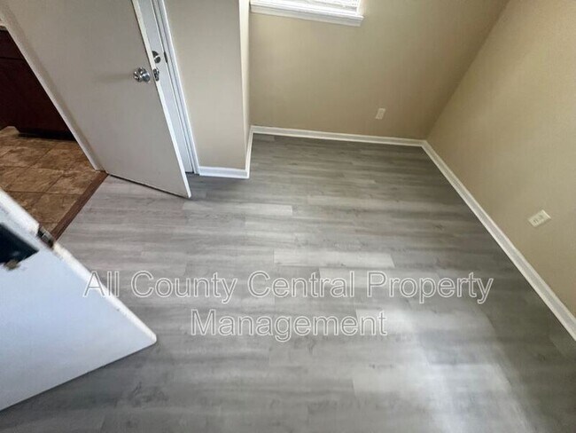 Building Photo - 813 42nd Pl N