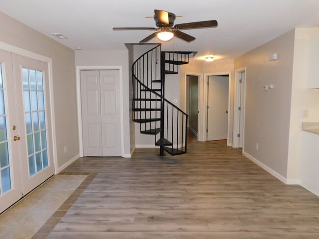 Building Photo - REMODLED