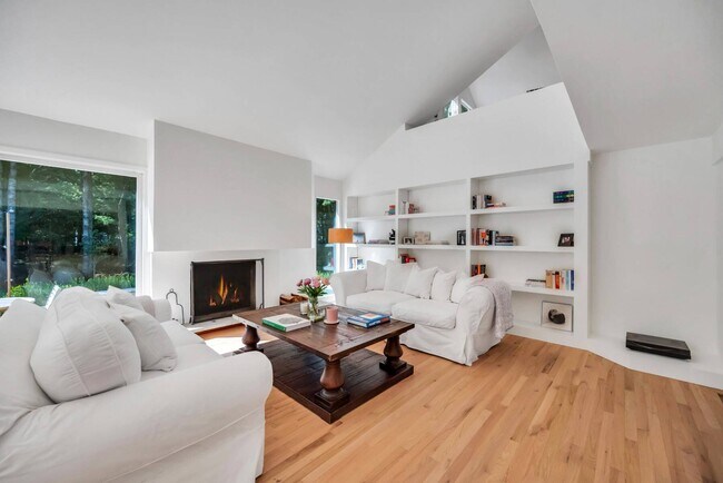 Building Photo - 3 Lynda Ln