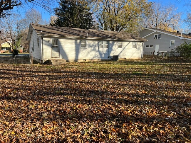 Building Photo - WOW!  3 bedroom! Glendale schools! SE!  $1...