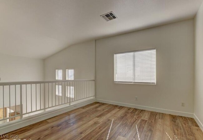 Building Photo - 885 Veranda View Ave