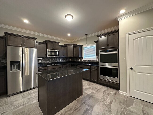 Building Photo - Beautiful 4 bedroom 2 1/2 Bath Home For Rent!