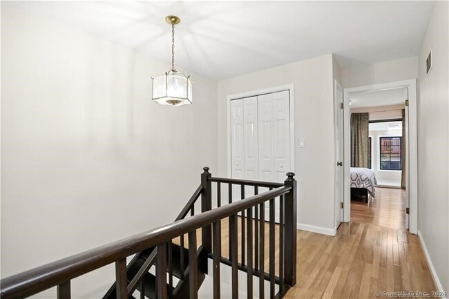 Building Photo - 237 Strawberry Hill Ave