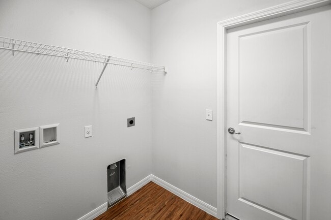 Building Photo - 1621 Town Park Ct