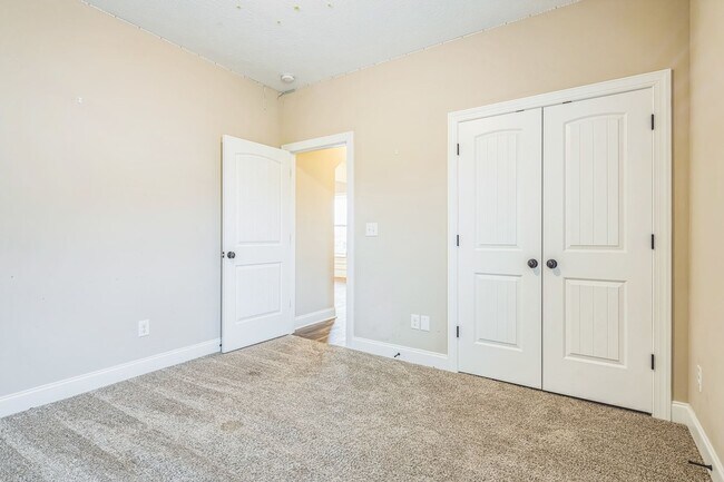 Building Photo - Charming 3BR House in Warrenville