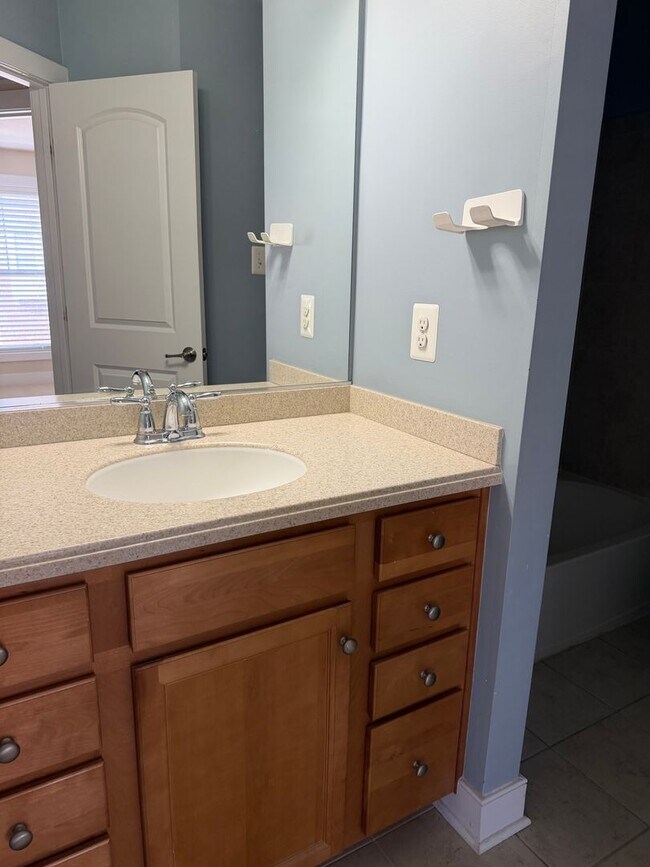 Building Photo - 4 LEVEL TOWNHOUSE WITH 2 CAR GARAGE, WALKING DISTANCE TO DOWNTOWN CROWN