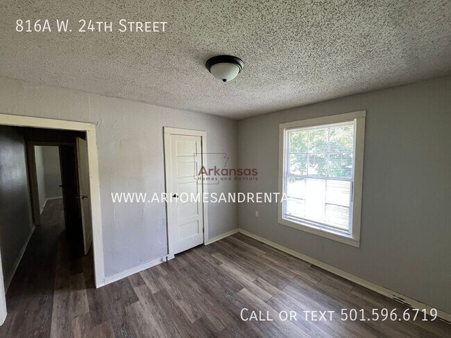 Building Photo - 816A W. 24th Street-