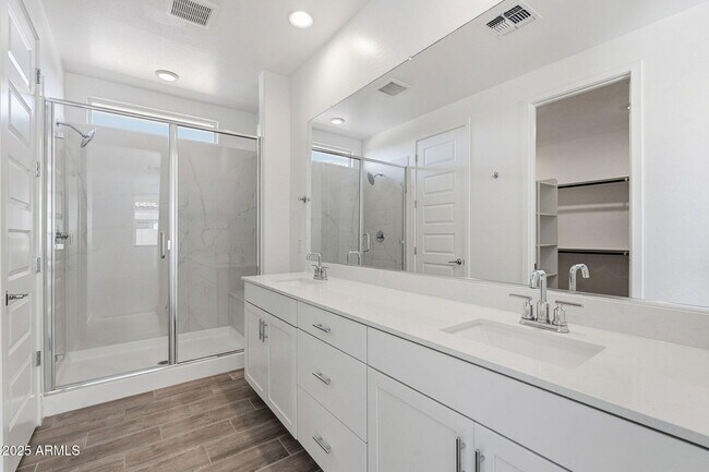 Building Photo - 8147 E Paloma Ave