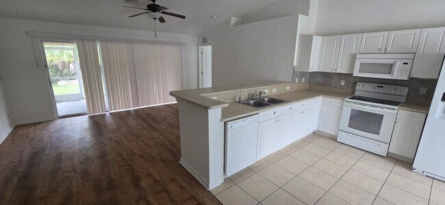 Building Photo - 816 Henry Ave