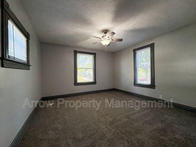Building Photo - 2434 W