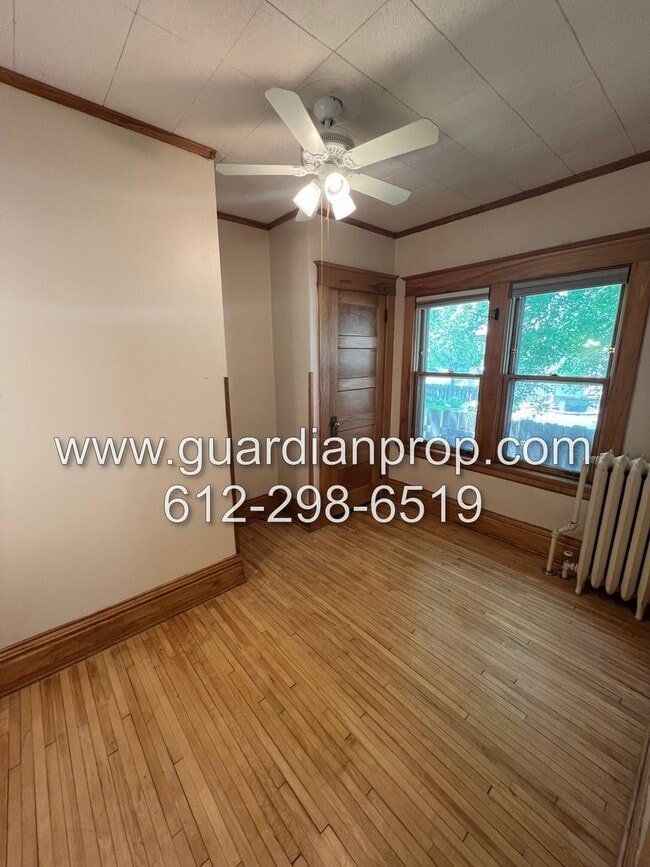 Building Photo - Mac Groveland House Available August 1, Fu...