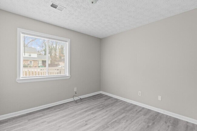 Building Photo - 1042 Mainstreet Lake Dr