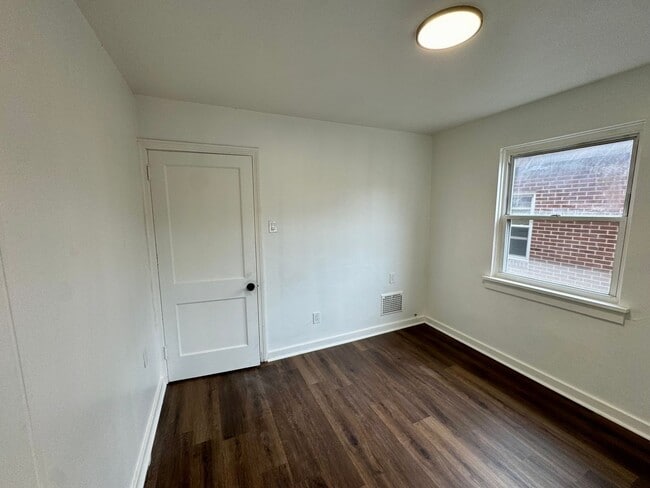 Building Photo - Adorable 2 Bed 1 Bath Home in Brookline W/dedicated office/library space!