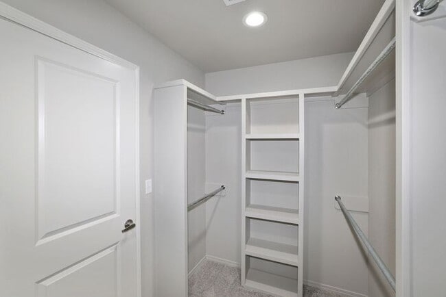 Building Photo - 7616 Woodford Ave