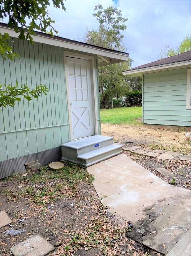 Building Photo - 3429 3rd St