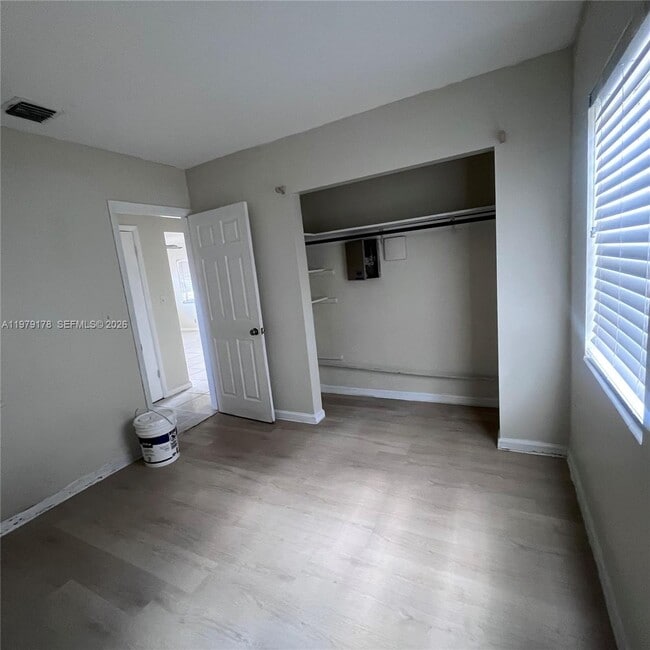 Building Photo - 114 SW 67th Terrace