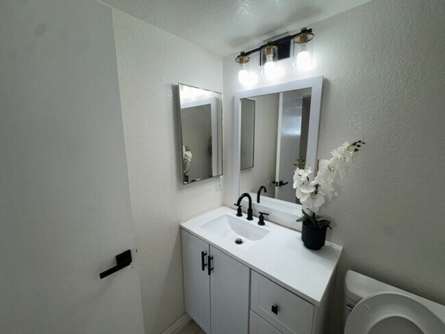 Building Photo - 409 Wimbledon Dr