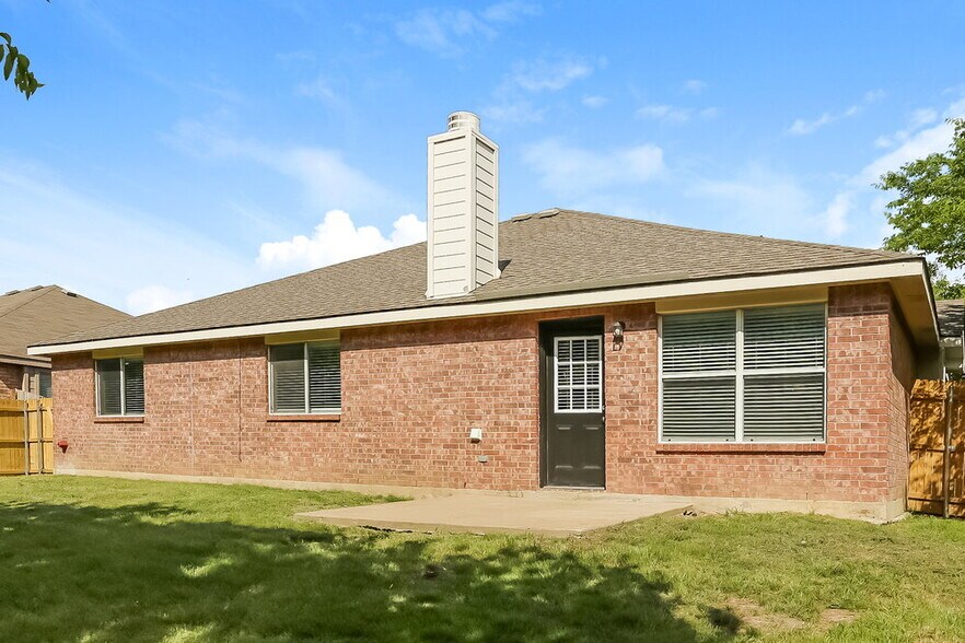 Building Photo - 5741 Lionfish Way
