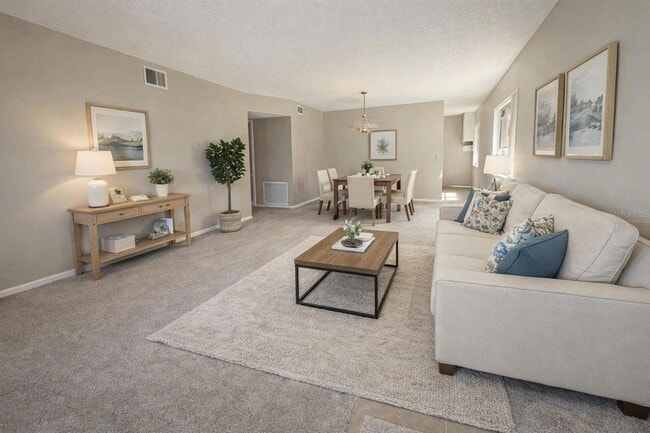 Building Photo - 2402 Ecuadorian Way