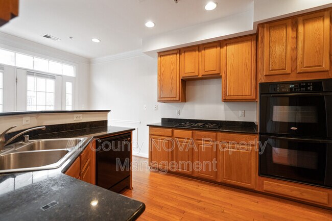 Building Photo - 3546 Carriage Walk Ln