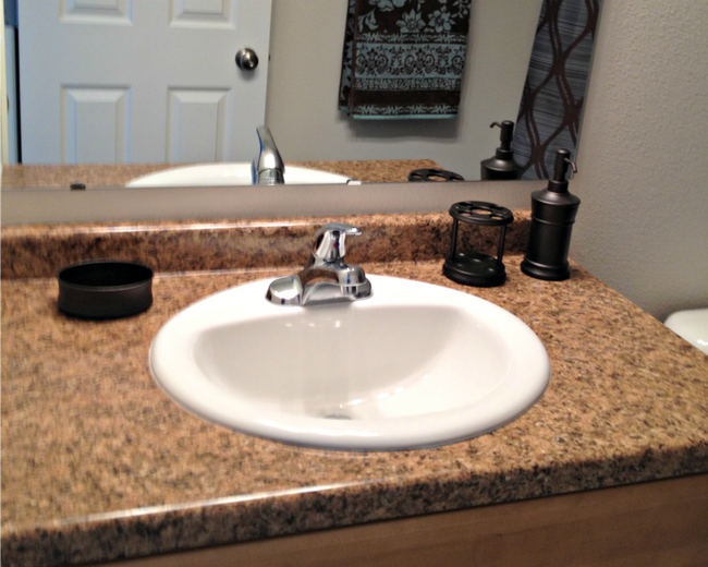 Building Photo - 3 Bedroom Townhome | Attached Double Stall Garage | Spacious