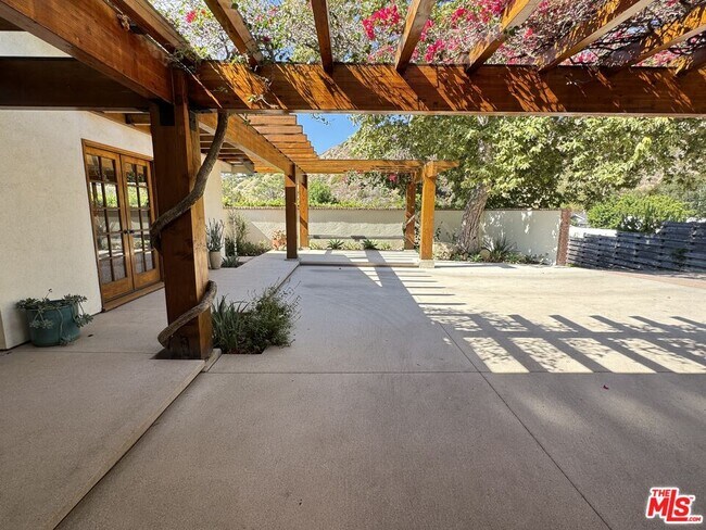 Building Photo - 5942 Paseo Cyn Dr