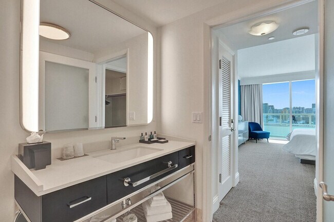 Building Photo - 4441 Collins Ave