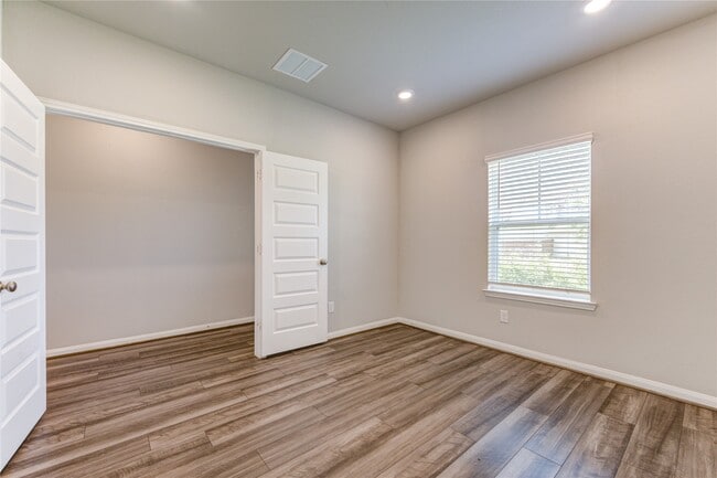 Building Photo - 1218 Glendora Dr