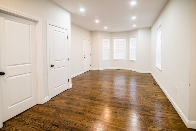 Building Photo - 757 Washington St