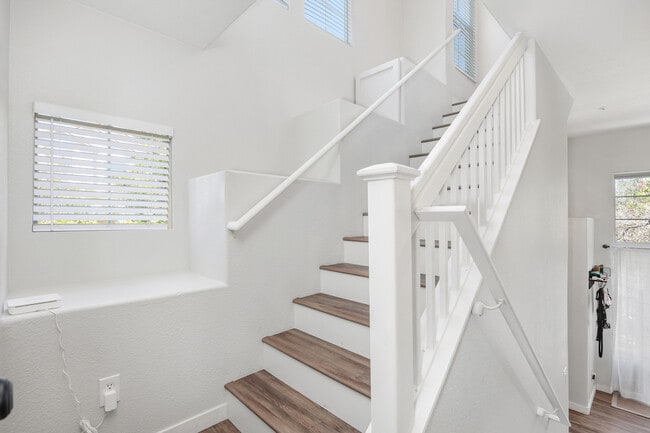 Building Photo - 10330 Wateridge Cir