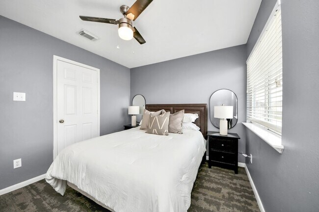 Building Photo - 10814 Tobar Falls Cir