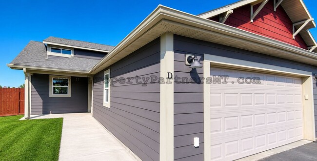 Building Photo - 3 Bed 2.5 Bath Upscale Condo