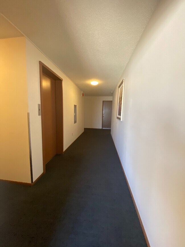 Building Photo - 465 N 45th St