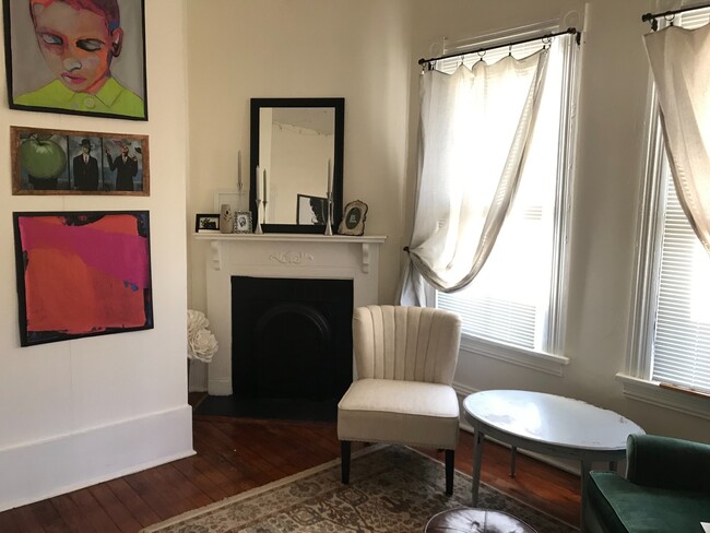 Building Photo - 511 W 37th St