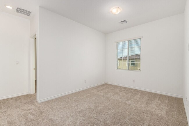 Building Photo - 2023 built townhome