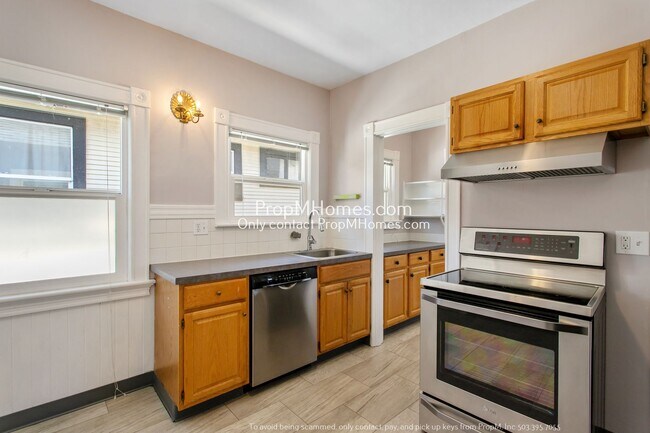 Building Photo - Charming Two-Bedroom Upper-Level Duplex in...