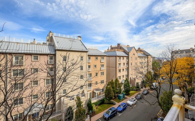 Building Photo - 207 Shearwater Ct W