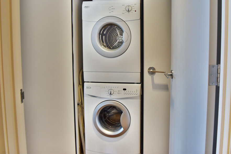 Washer & Dryer - 1001 Queen St