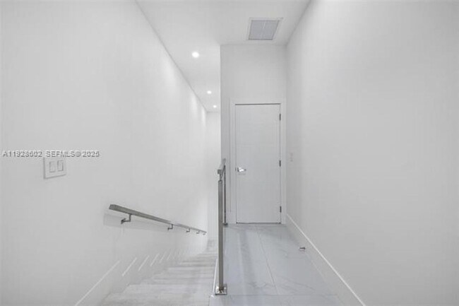 Building Photo - 3142 Carter St