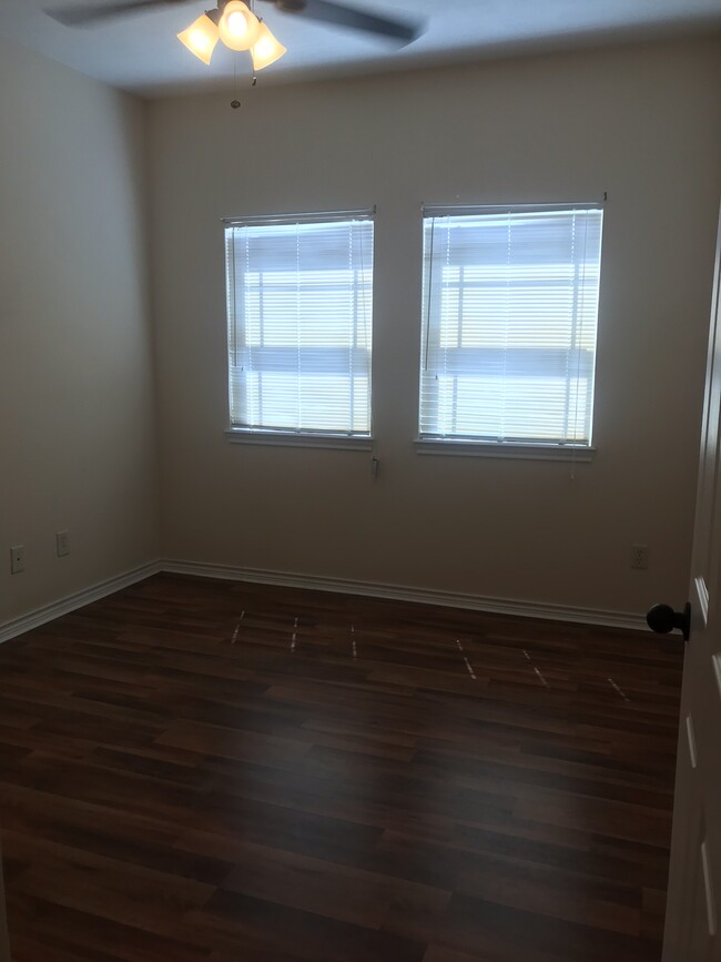 Building Photo - 3933 Riverside Pky