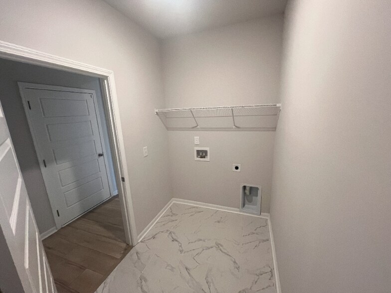 Building Photo - 5004 Del Corso St