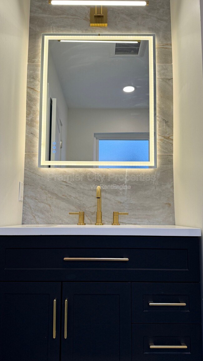 Building Photo - 240 Mcgregor Ave