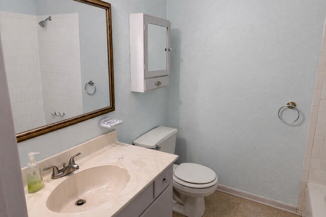 Building Photo - Cute Two Bedroom Home